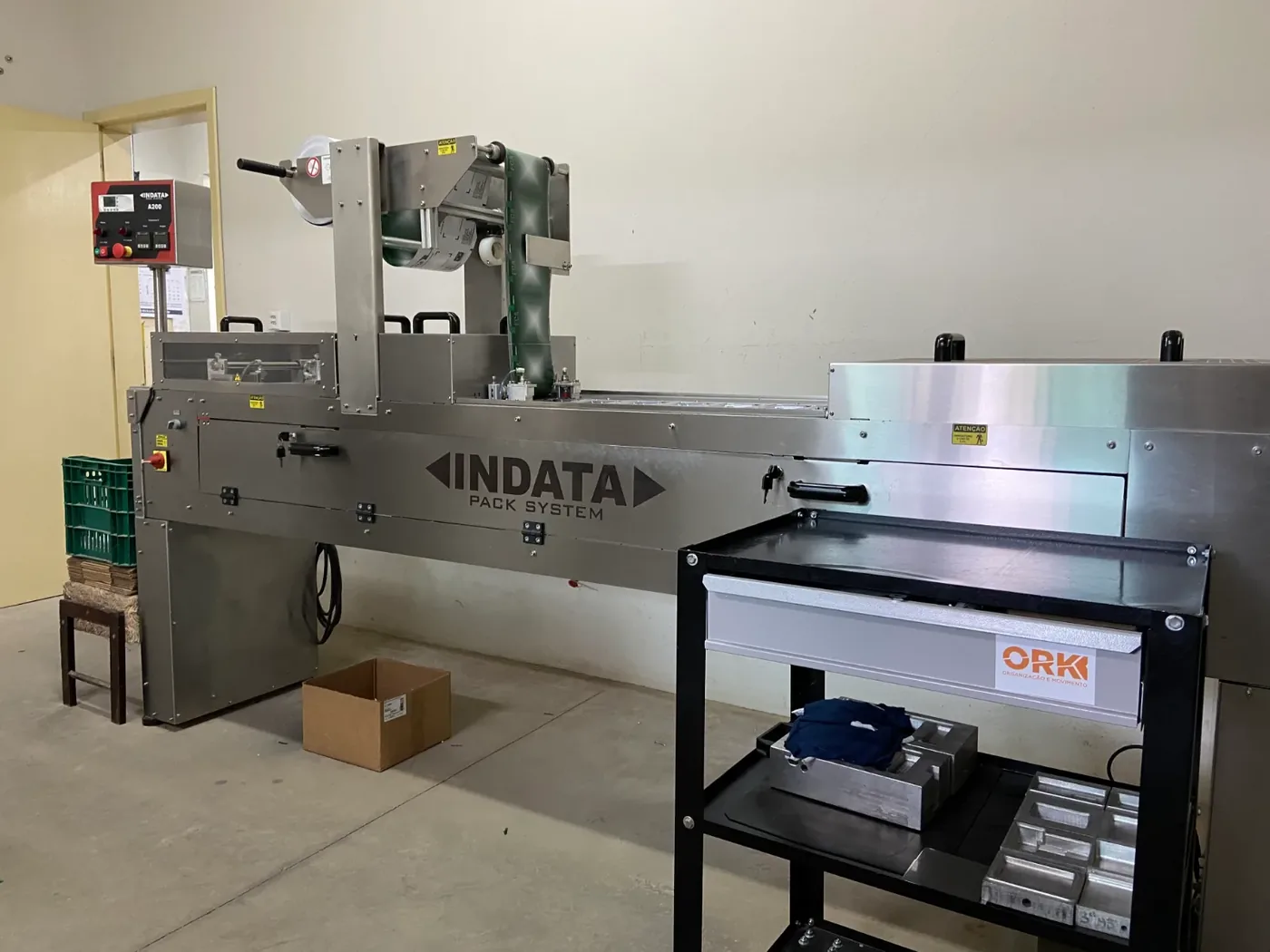 Máquina de embalagem flowpack na fábrica da FCA, em Brusque
